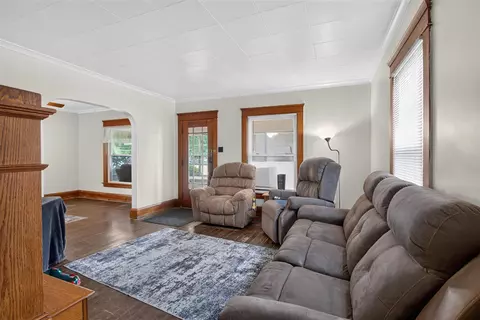 Living - 302 Cass, Jackson, MI 49203 photo 3 of 5