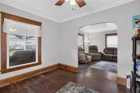 Living - 302 Cass, Jackson, MI 49203 photo 5 of 5