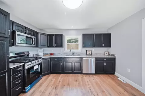Kitchen - 1025 Hamilton, Jackson, MI 49202 photo 2 of 2