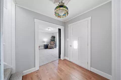Entry Way - 1025 Hamilton, Jackson, MI 49202 photo 4 of 11