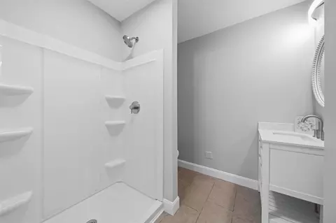 Bath - 1025 Hamilton, Jackson, MI 49202 photo 2 of 3