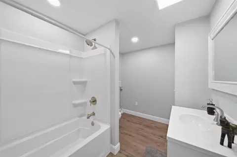 Entry Way - 1025 Hamilton, Jackson, MI 49202 photo 7 of 11