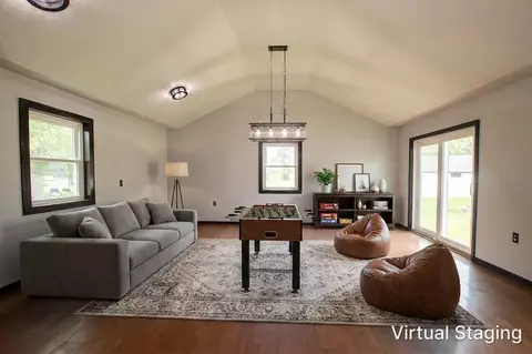 Living - 965 E Remus, Mount Pleasant, MI 48858 photo 3 of 12