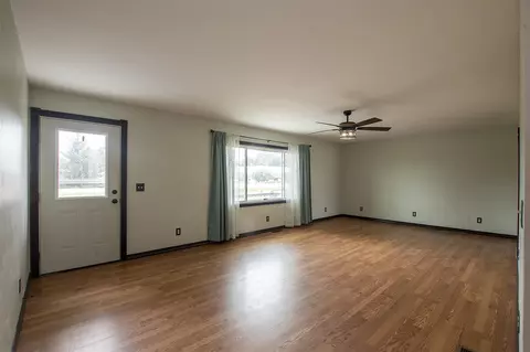 Living - 965 E Remus, Mount Pleasant, MI 48858 photo 5 of 12