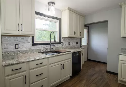 Kitchen - 965 E Remus, Mount Pleasant, MI 48858 photo 3 of 3