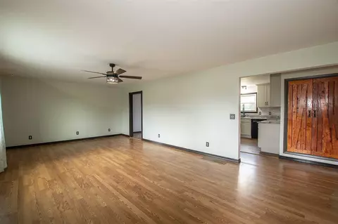 Living - 965 E Remus, Mount Pleasant, MI 48858 photo 6 of 12