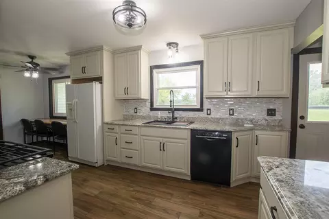 Kitchen - 965 E Remus, Mount Pleasant, MI 48858 photo 1 of 3
