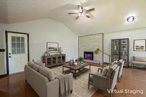 Living - 965 E Remus, Mount Pleasant, MI 48858 photo 2 of 12