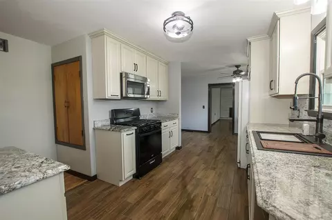 Kitchen - 965 E Remus, Mount Pleasant, MI 48858 photo 2 of 3
