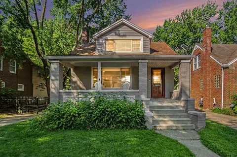 907 University, Grosse Pointe, MI 48230