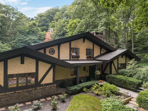 12879 Lakeshore, Grand Haven, MI 49417
