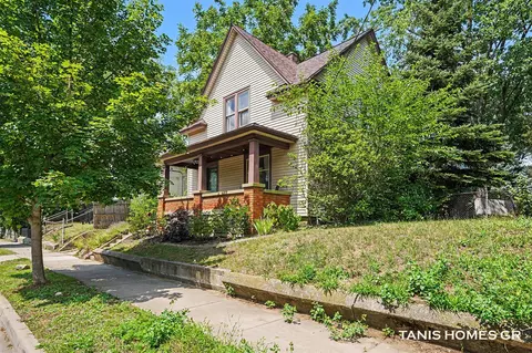 1121 Baxter, Grand Rapids, MI 49506