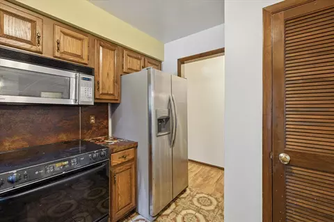 Kitchen - 8886 Coleman, Haslett, MI 48840 photo 2 of 4