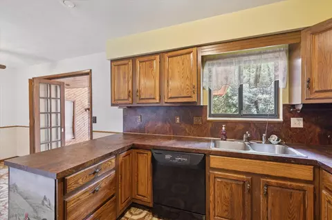 Kitchen - 8886 Coleman, Haslett, MI 48840 photo 3 of 4