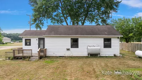 Exterior - 75 4th, Plainwell, MI 49080 photo 15 of 28