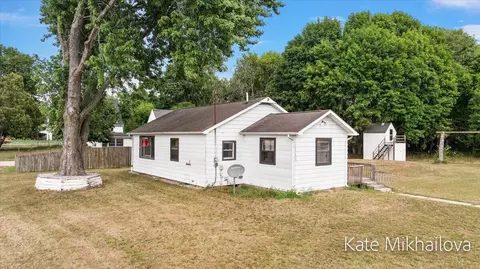 Exterior - 75 4th, Plainwell, MI 49080 photo 25 of 28