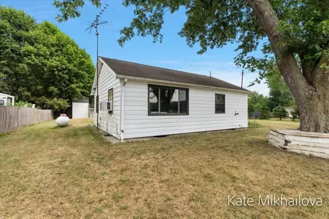 Exterior - 75 4th, Plainwell, MI 49080 photo 20 of 28