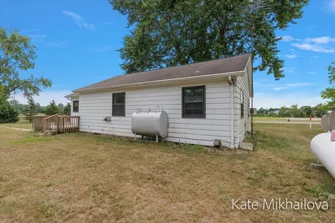 Exterior - 75 4th, Plainwell, MI 49080 photo 22 of 28