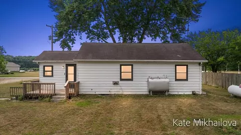 Exterior - 75 4th, Plainwell, MI 49080 photo 14 of 28