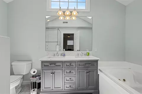 Bath - 561 Upton, Saint Joseph, MI 49085 photo 2 of 4