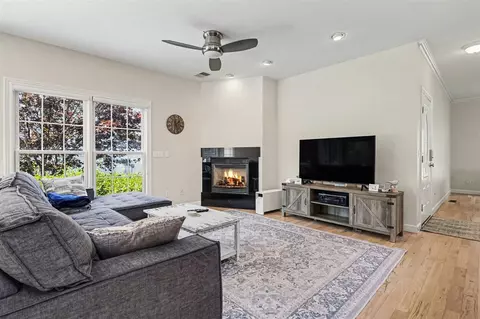 Living - 561 Upton, Saint Joseph, MI 49085 photo 3 of 3