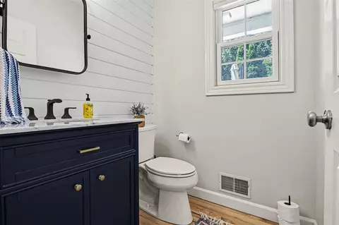 Bath - 561 Upton, Saint Joseph, MI 49085 photo 1 of 4