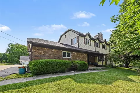 1900 Oak Grv, Howell, MI 48855