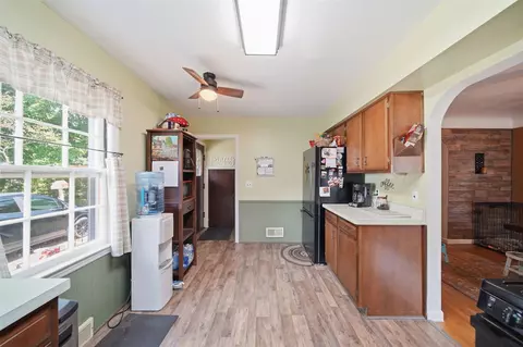 Entry Way - 1418 Moore, Adrian, MI 49221 photo 2 of 2