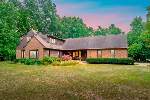 2329 Hickory Pt, Portage, MI 49024