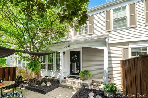 3562 Whispering Brk #55, Grand Rapids, MI 49508
