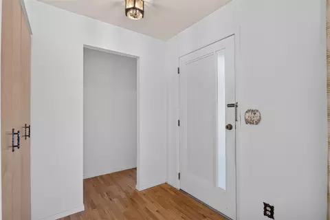Entry Way - 145 Mohawk, Jackson, MI 49203 photo 1 of 3