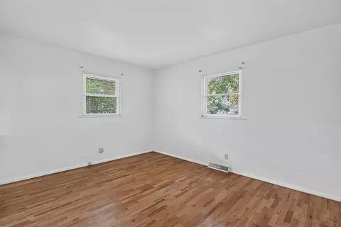 Bedroom - 145 Mohawk, Jackson, MI 49203 photo 2 of 12