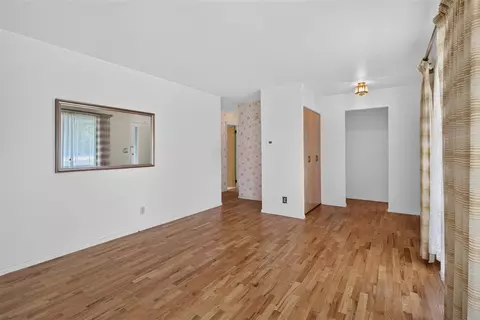 Living - 145 Mohawk, Jackson, MI 49203 photo 3 of 4