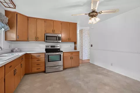 Kitchen - 145 Mohawk, Jackson, MI 49203 photo 3 of 3