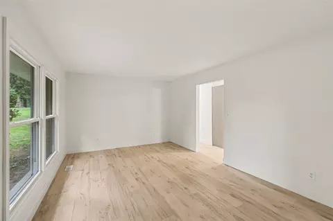 Living - 6627 S Jackson, Jackson, MI 49201 photo 3 of 4