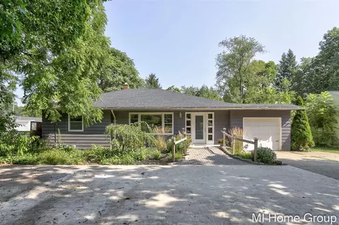 252 Thomas, Allegan, MI 49010