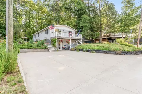 2144 E Lake Mitchell, Cadillac, MI 49601