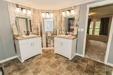 Bath - 318 E Bellevue, Stanton, MI 48888 photo 4 of 7
