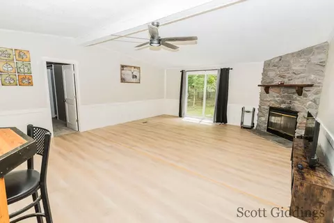 Living - 318 E Bellevue, Stanton, MI 48888 photo 6 of 6