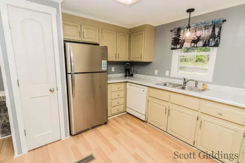 Kitchen - 318 E Bellevue, Stanton, MI 48888 photo 5 of 7