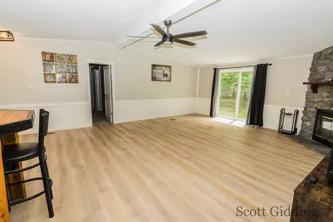 Living - 318 E Bellevue, Stanton, MI 48888 photo 5 of 6