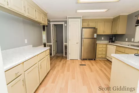Kitchen - 318 E Bellevue, Stanton, MI 48888 photo 6 of 7