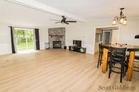Living - 318 E Bellevue, Stanton, MI 48888 photo 4 of 6