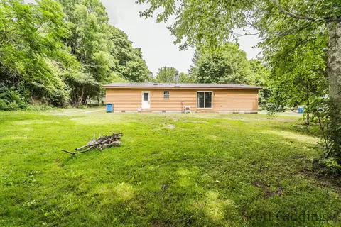 Exterior - 318 E Bellevue, Stanton, MI 48888 photo 2 of 3