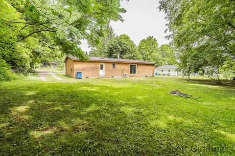 Exterior - 318 E Bellevue, Stanton, MI 48888 photo 1 of 3