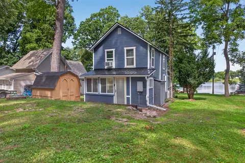 2210 Lakeview, Brooklyn, MI 49230