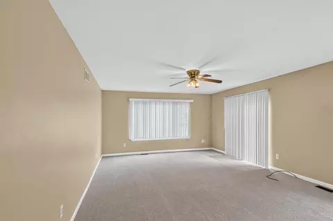 Living - 11209 Jackson, Taylor, MI 48180 photo 4 of 7