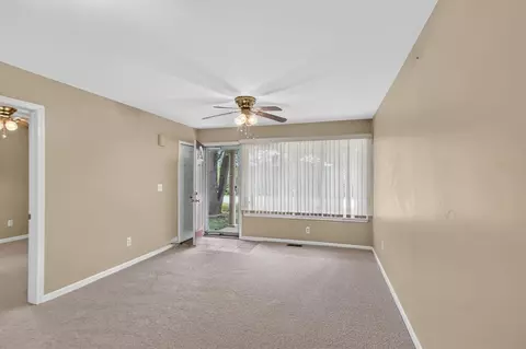 Living - 11209 Jackson, Taylor, MI 48180 photo 2 of 7