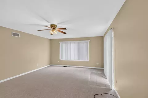 Living - 11209 Jackson, Taylor, MI 48180 photo 5 of 7