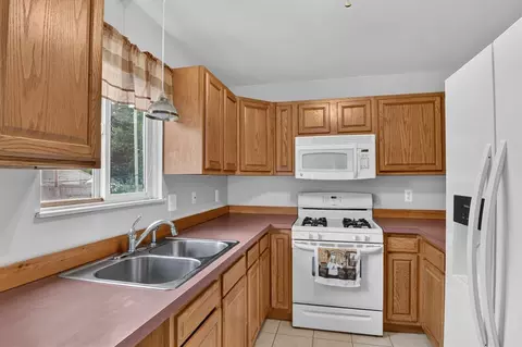 Kitchen - 11209 Jackson, Taylor, MI 48180 photo 5 of 6